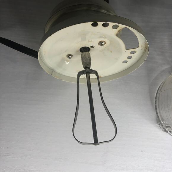 Vintage V.P. Corp Electric Food Mixer - works! - Picture 8 of 12